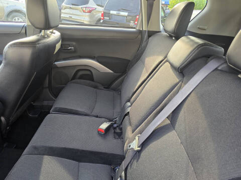 2011 Mitsubishi Outlander XLS