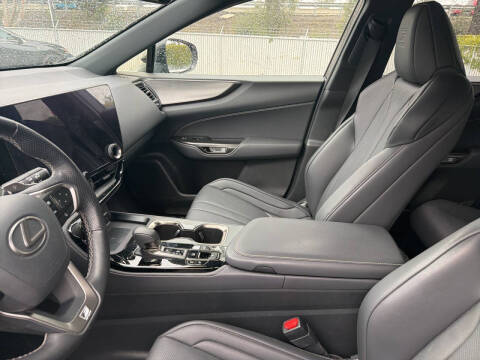 2024 Lexus NX 450h+ F SPORT Handling