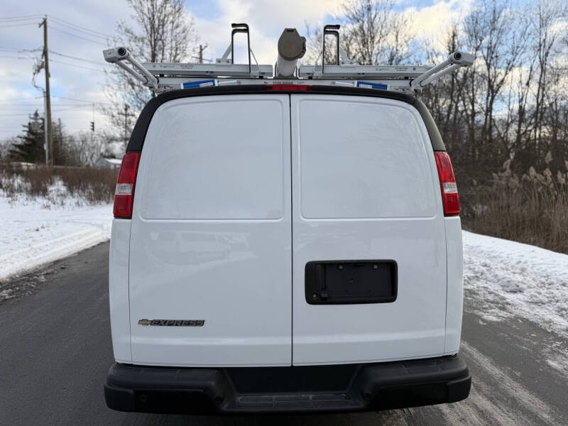 2025 Chevrolet Express 2500