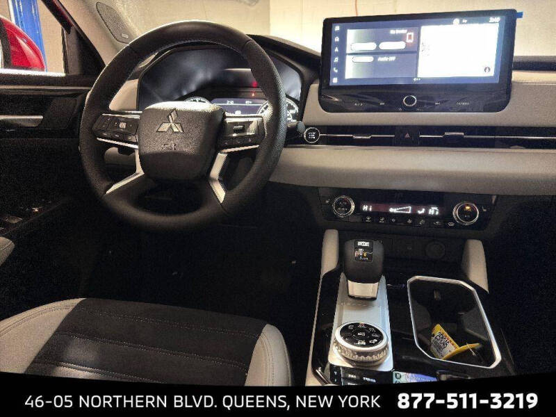 2025 Mitsubishi Outlander SE