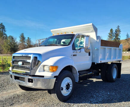 2009 Ford F-750 for sale at CPMTRUCKSALES.COM in Central Point OR