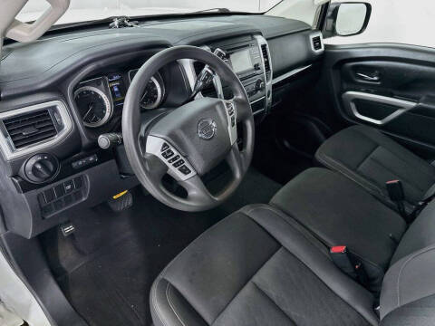 2017 Nissan Titan SV
