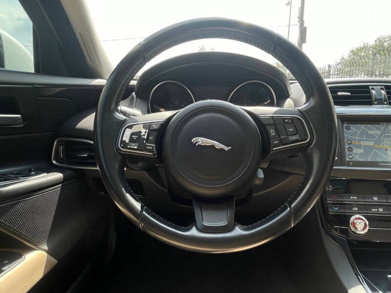 2017 Jaguar XE 25t