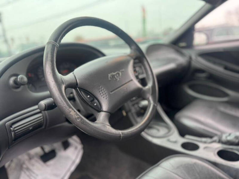 2004 Ford Mustang Deluxe