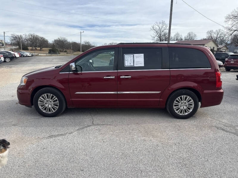 2012 Chrysler Town and Country Touring-L