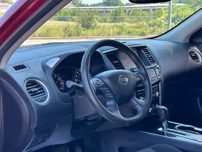 2017 Nissan Pathfinder SV