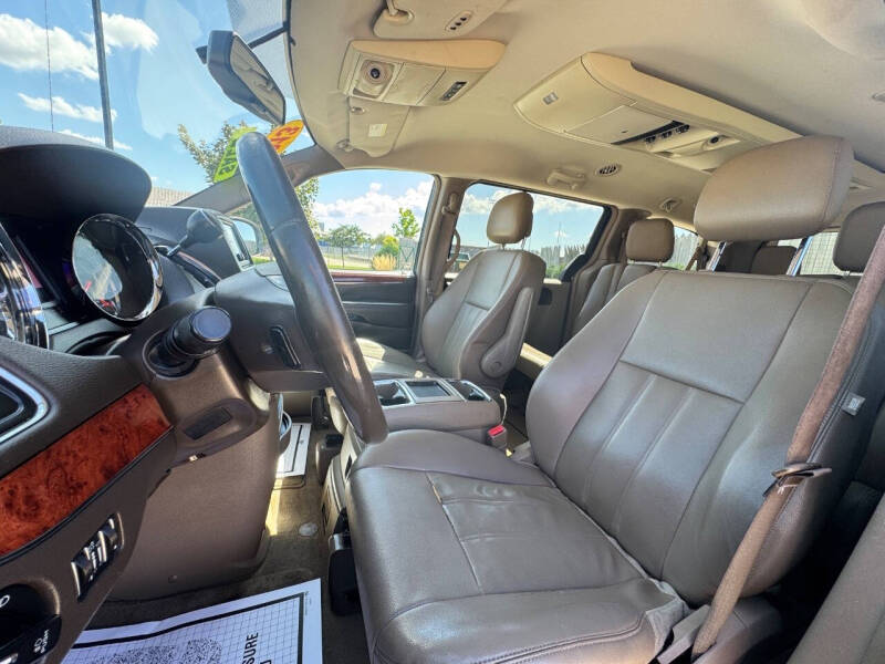 2013 Chrysler Town and Country Touring