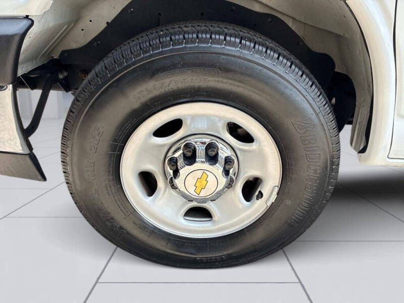 2025 Chevrolet Express LT 3500