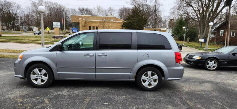 2015 Dodge Grand Caravan for sale at VINE STREET MOTOR CO in Urbana IL