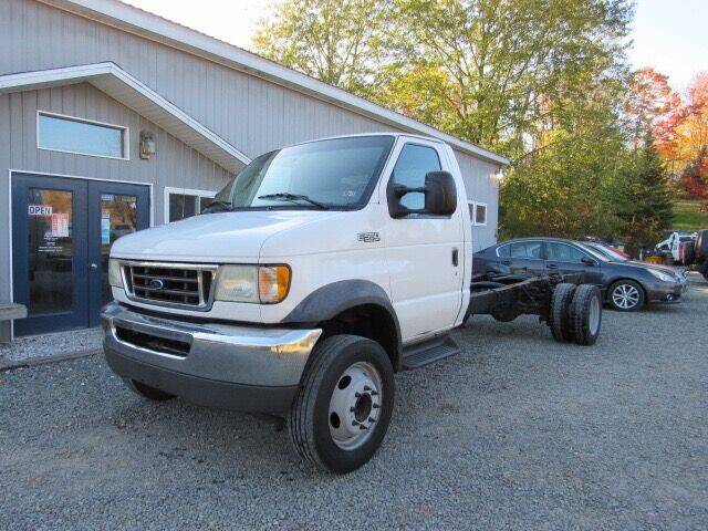 2003 Ford E-Series Chassis for sale at CROSS COUNTRY ENTERPRISE in Hop Bottom PA