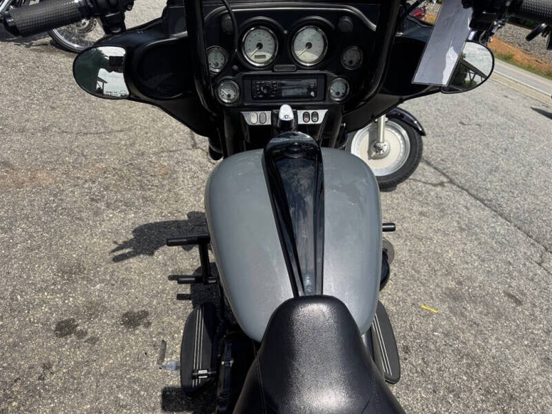 2010 Harley-Davidson FLHX -