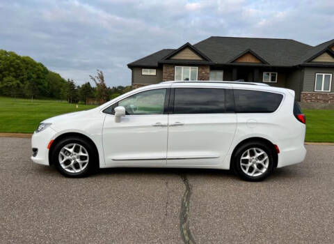 2018 Chrysler Pacifica for sale at You Win Auto in Burnsville MN