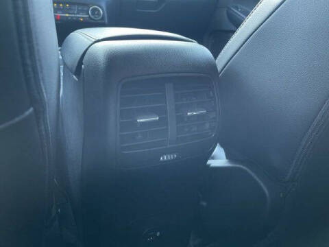 2022 Ford Escape Hybrid Titanium