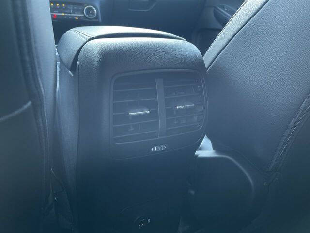 2022 Ford Escape Hybrid Titanium