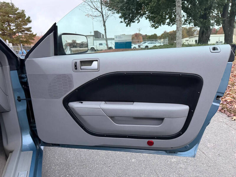 2005 Ford Mustang GT Premium