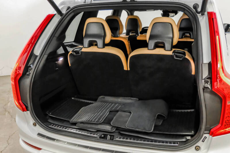 2017 Volvo XC90 T6 Momentum