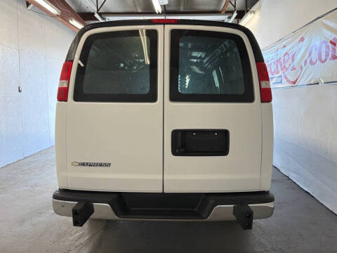 2024 Chevrolet Express 2500