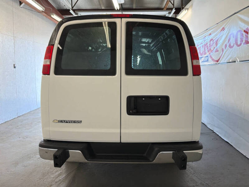 2024 Chevrolet Express 2500