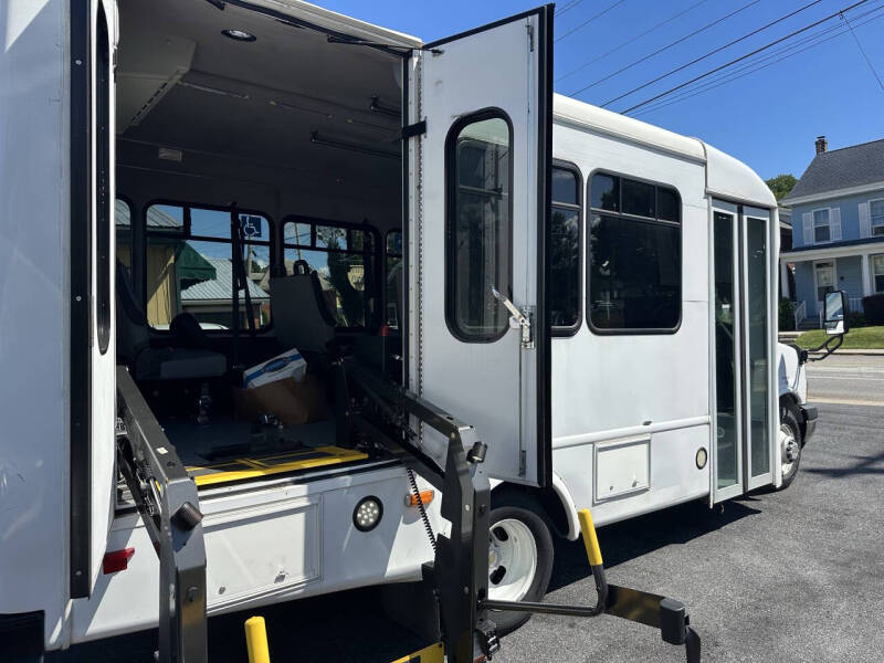 2016 Chevrolet Express Cutaway Base's photo