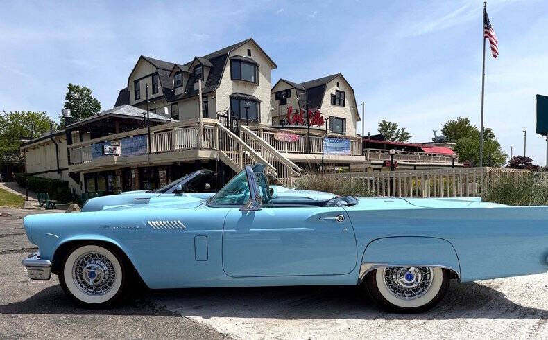 1957 Ford Thunderbird