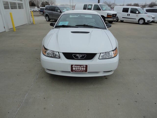 2002 Ford Mustang Deluxe