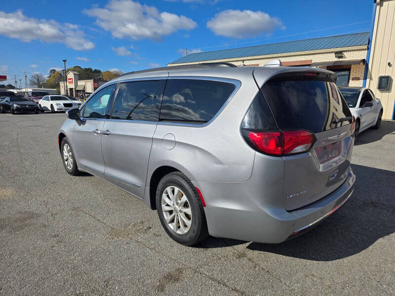 2017 Chrysler Pacifica Touring-L