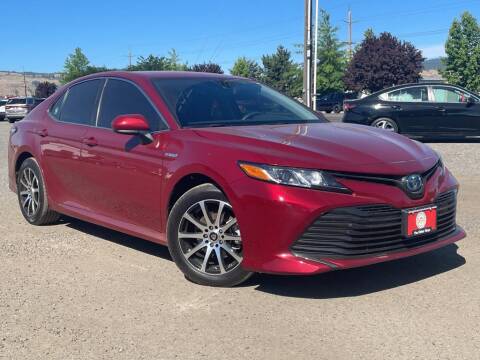 2020 Toyota Camry Hybrid for sale at The Other Guys Auto Sales in Island City OR