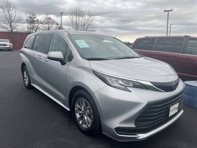 2021 Toyota Sienna LE 8-Passenger