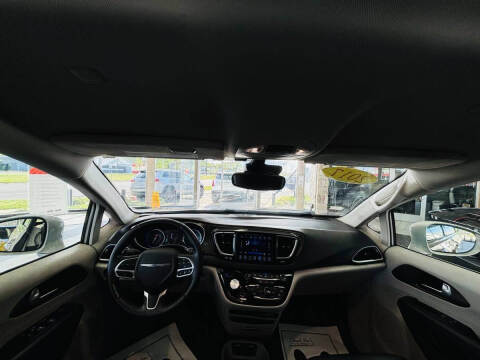 2017 Chrysler Pacifica Touring-L Plus