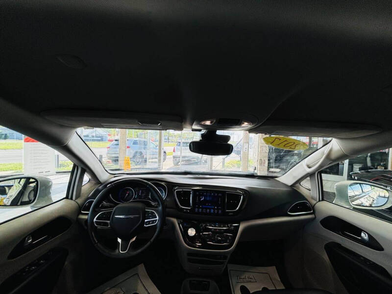 2017 Chrysler Pacifica Touring-L Plus