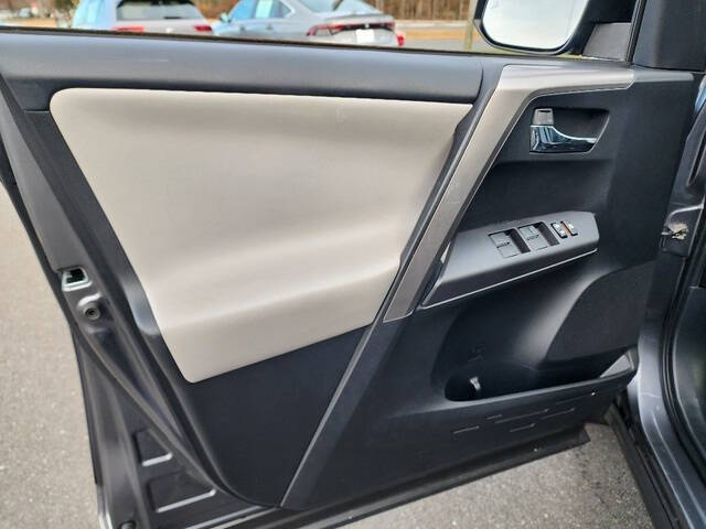 2017 Toyota RAV4 Hybrid XLE