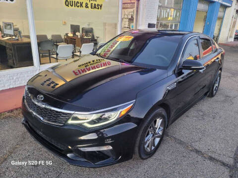 2019 Kia Optima for sale at AutoMax LLC in Franklin OH