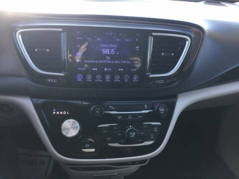 2017 Chrysler Pacifica Touring-L Plus