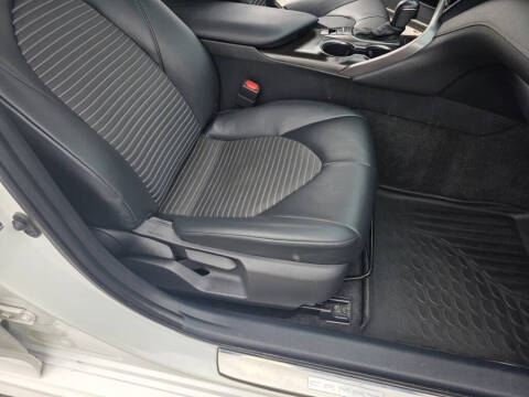 2022 Toyota Camry Hybrid SE