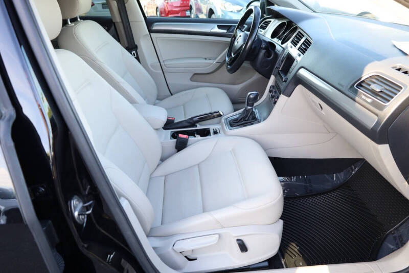 2016 Volkswagen Golf TSI SE