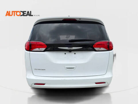 2023 Chrysler Voyager LX