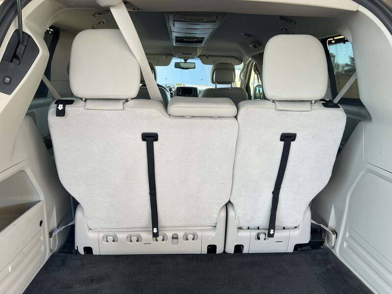 2016 Chrysler Town and Country Touring-L