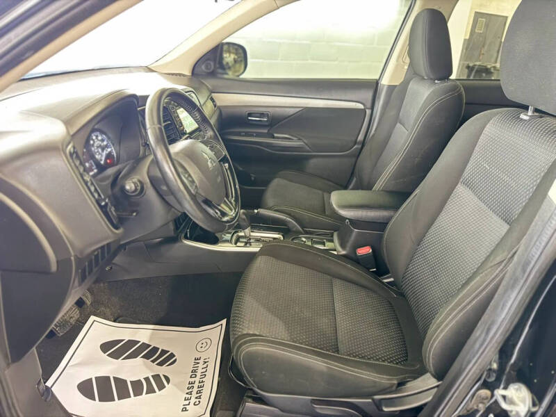 2017 Mitsubishi Outlander ES