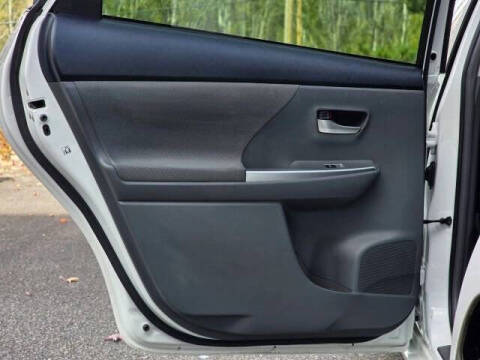 2013 Toyota Prius v Five