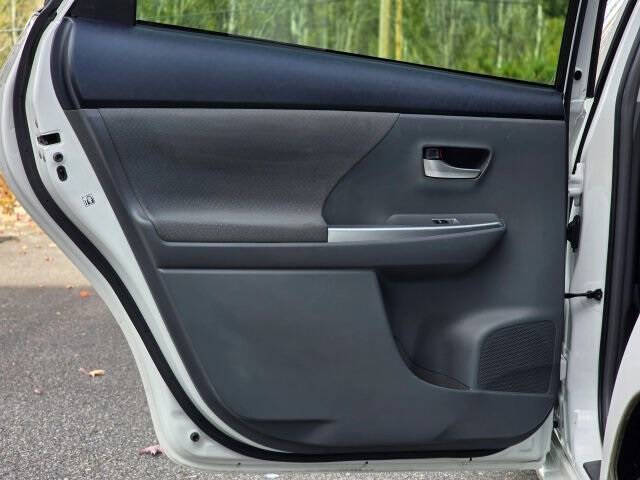 2013 Toyota Prius v Five