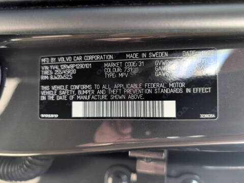 2023 Volvo XC60 B5 Plus Dark Theme