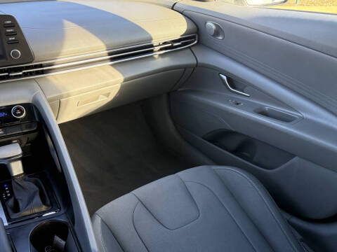 2022 Hyundai Elantra SEL