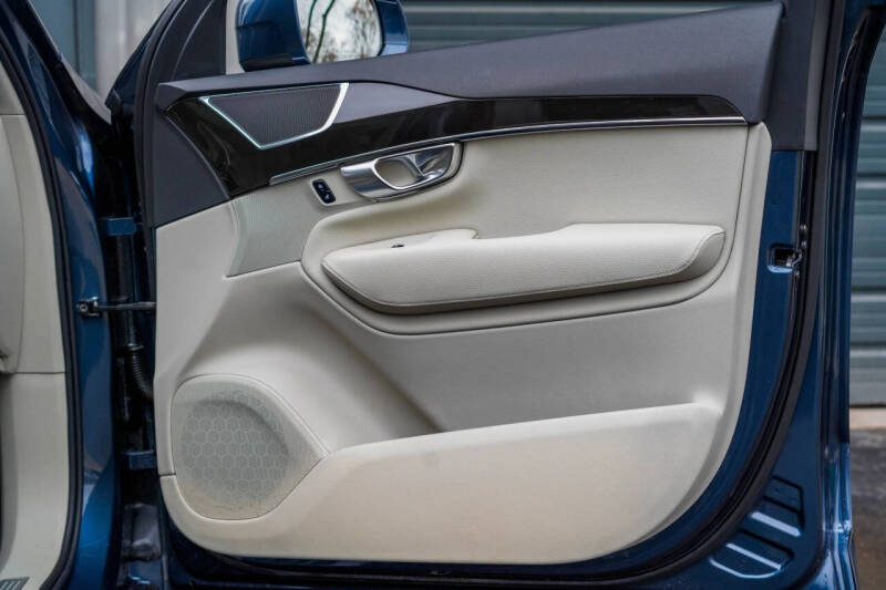 2018 Volvo XC90 T6 Momentum