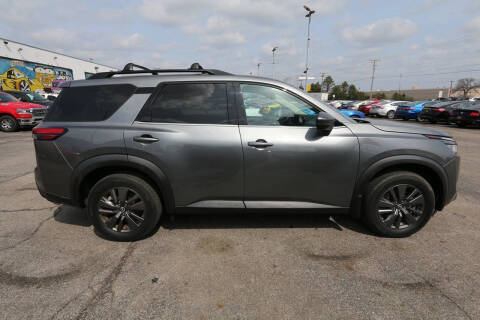 2022 Nissan Pathfinder SV
