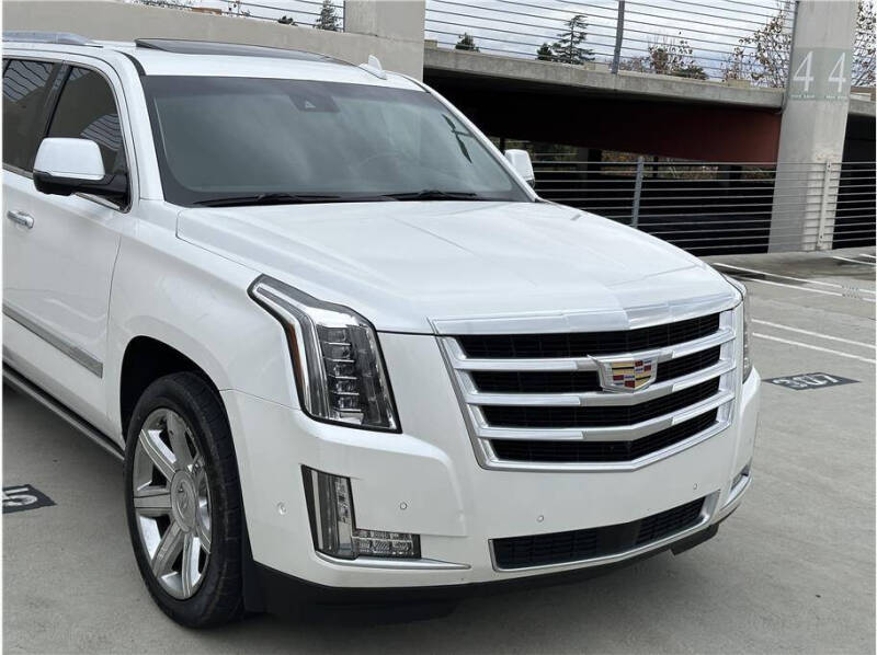 2017 Cadillac Escalade ESV Premium Luxury photo 8