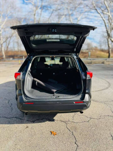 2019 Toyota RAV4 LE