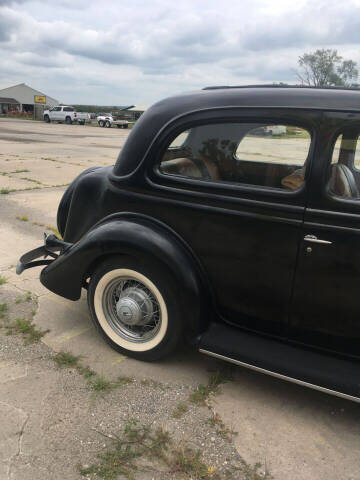 1935 Ford 2 Door Sedan