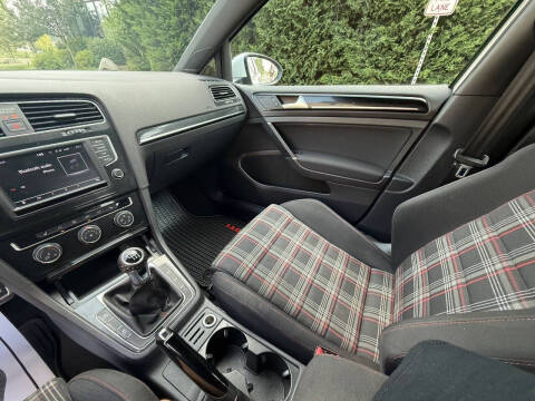 2017 Volkswagen Golf GTI S