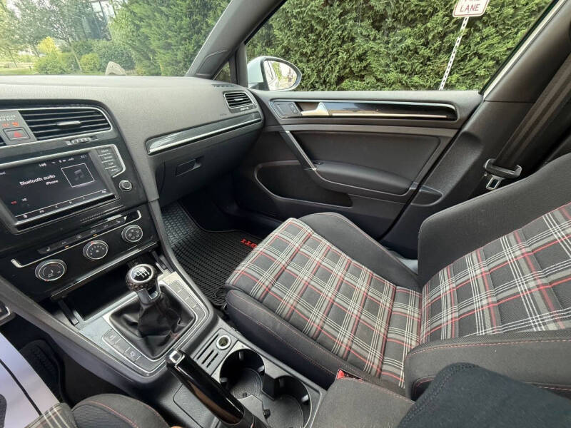 2017 Volkswagen Golf GTI S