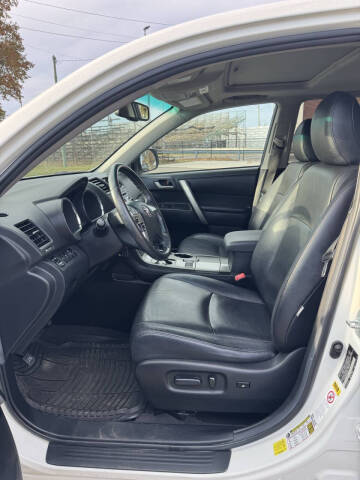 2011 Toyota Highlander SE